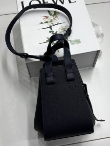 Женская сумка Loewe черная