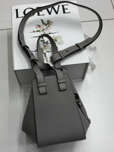 Женская сумка Loewe серая