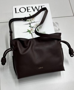 Женская сумка Loewe шоколадная