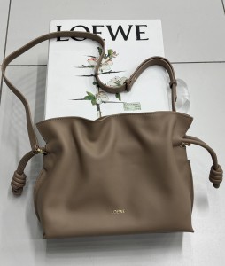 Женская сумка Loewe бежевая