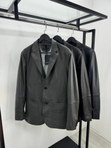 Мужской кожанный пиджак Kiton серый