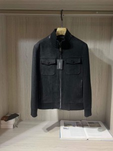 Замшевая мужская куртка Tom Ford коричневая