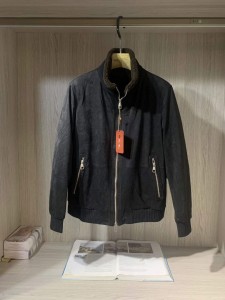 Замшевая куртка Loro Piana черная