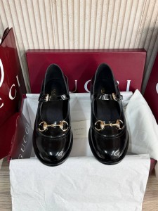 Женские лакированные туфли Gucci черные