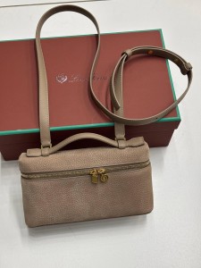 Женская сумка Loro Piana коричневая