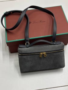 Женская сумка Loro Piana черная