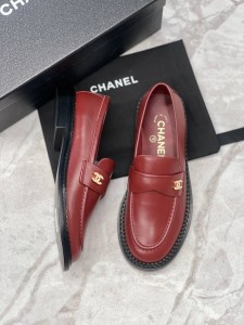 Женские лоферы Chanel бордовые