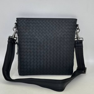 Мужская сумка месседжер Bottega Veneta черная