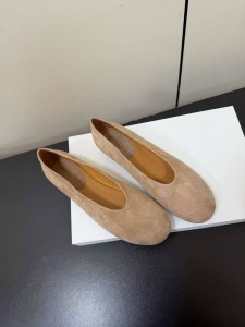 Женские балетки The Row молочные