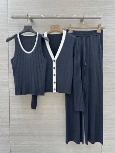 Женский костюм тройка Brunello Cucinelli серый