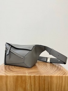 Мужская поясная сумка Loewe серая