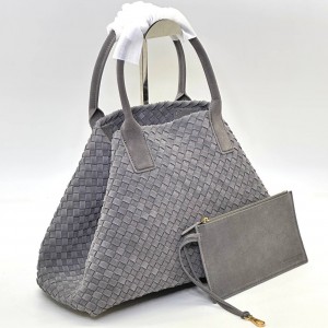 Женская замшевая сумка Bottega Veneta серая