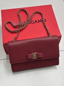 Женская сумка Salvatore ferragamo бордовая Женская сумка Salvatore ferragamo бордовая