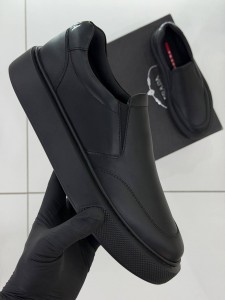 Мужские слипоны Prada черные