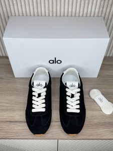 Женские кроссовки Alo черные