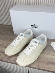 Женские кроссовки Alo молочные