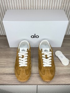 Женские кроссовки Alo коричневые