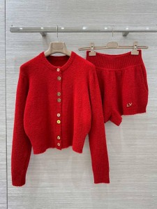 Женский костюм Louis Vuitton красный