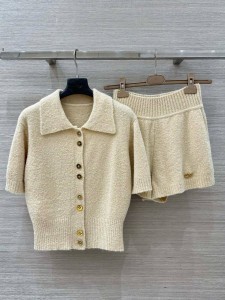 Женский костюм Louis Vuitton бежевый