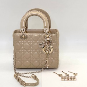 Женская сумка Lady Dior бежевая Женская сумка Lady Dior бежевая