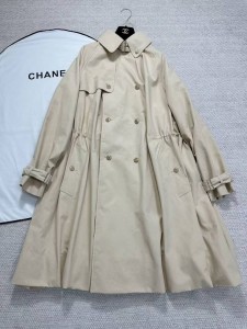 Женский плащь Chanel бежевый