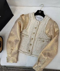 Женский пиджак Chanel бежевый