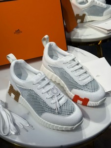 Женские кроссовки Hermes