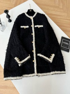 Женское пальто Chanel черное