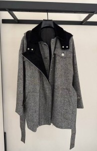 Женская куртка Prada серая