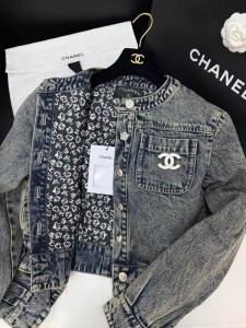 Женская джинсовая куртка Chanel