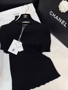 Женская трикотажная футболка Chanel черная