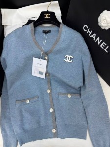 Женский кардиган Chanel гоулбой
