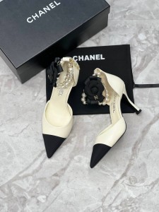 Женские туфли Chanel белые