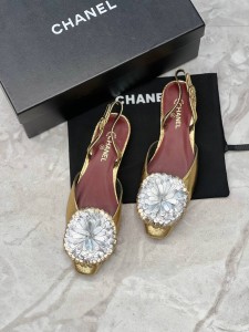 Женские боссоножки Chanel белые