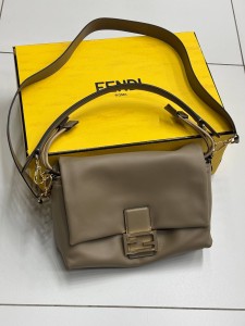 Женская сумка Fendi бежевая