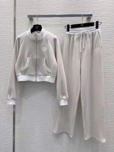 Женский костюм Chanel