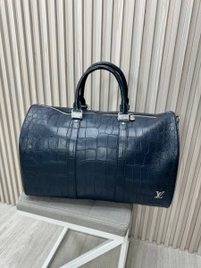 Крокодиловая дорожная сумка Louis Vuitton
