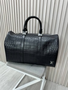 Крокодиловая дорожная сумка Louis Vuitton