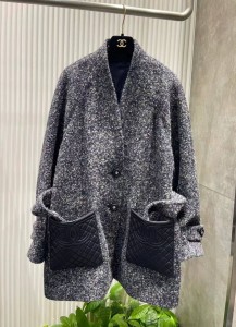 Женское пальто Chanel серое