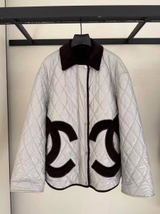 Женская куртка Chanel серая