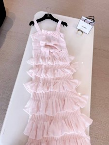 Женское платье Chanel розовое