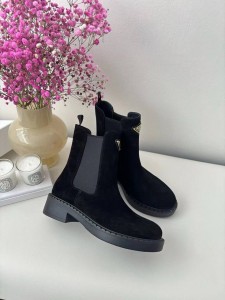 Женские замшевые ботинки Prada черные