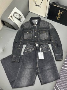 Женcкий джинсовый костюм Christian Dior