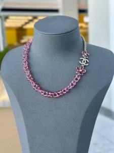 Женское колье Chanel