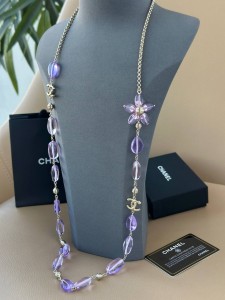 Женские бусы Chanel