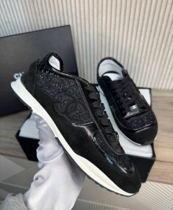 Женские кроссовки Chanel черные