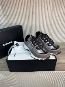 Женские кроссовки Chanel