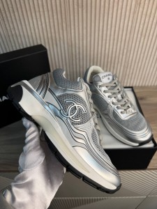 Женские кроссовки Chanel серые