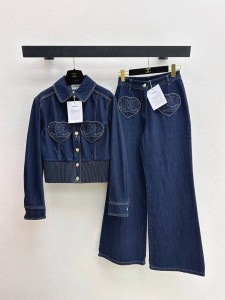 Женский джинсовый костюм Chanel