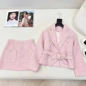 Женский костюм Chanel розовый